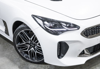 Подержанный автомобиль Kia Stinger 2023 года (7 фото)