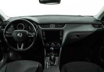 Подержанный автомобиль Skoda Octavia Wagon 2017 года (13 фото)