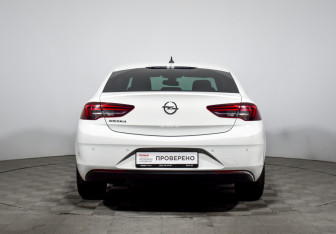 Подержанный автомобиль Opel Insignia Liftback 2018 года (6 фото)