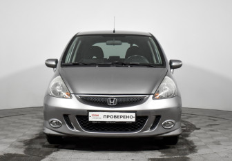 Подержанный автомобиль Honda Jazz 2008 года (2 фото)