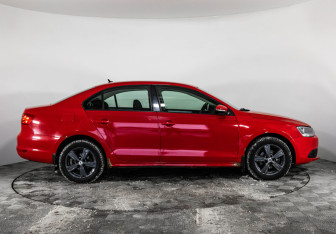 Подержанный автомобиль Volkswagen Jetta Sedan 2012 года (4 фото)