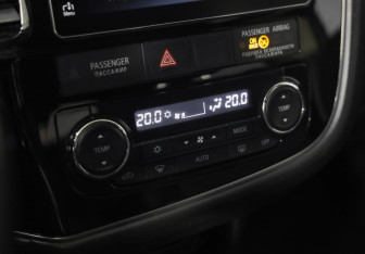 Подержанный автомобиль Mitsubishi Outlander 2018 года (15 фото)