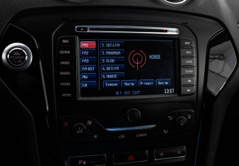 Подержанный автомобиль Ford Mondeo Sedan 2013 года (15 фото)