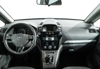 Подержанный автомобиль Opel Zafira Compactvan 2010 года (13 фото)
