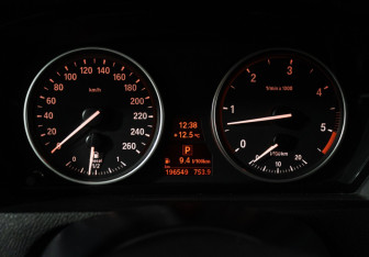 Подержанный автомобиль BMW X5 2012 года (12 фото)