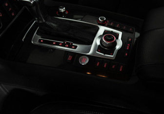 Подержанный автомобиль Audi Q7 2012 года (21 фото)