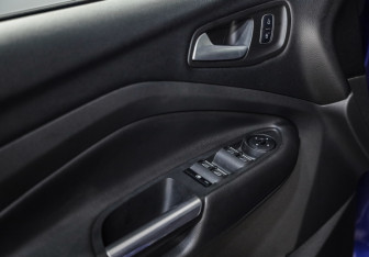 Подержанный автомобиль Ford Kuga 2017 года (12 фото)