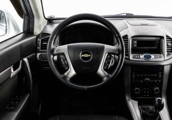 Подержанный автомобиль Chevrolet Captiva 2012 года (12 фото)