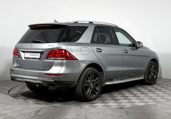 Подержанный автомобиль Mercedes-Benz GLE 2015 года (5 фото)