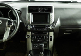 Подержанный автомобиль Toyota Land Cruiser Prado 2009 года (14 фото)