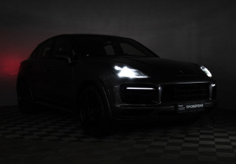Подержанный автомобиль Porsche Cayenne 2021 года (34 фото)