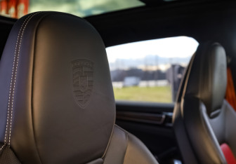 Подержанный автомобиль Porsche Cayenne 2021 года (29 фото)