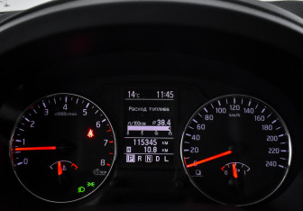 Подержанный автомобиль Nissan X-Trail 2012 года (18 фото)