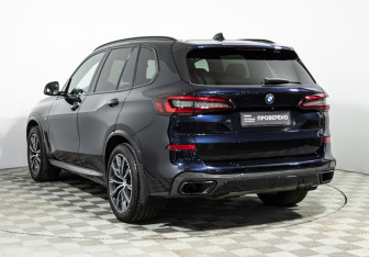 Подержанный автомобиль BMW X5 2020 года (7 фото)