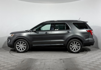 Подержанный автомобиль Ford Explorer 2017 года (8 фото)