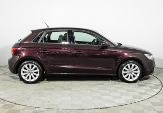 Подержанный автомобиль Audi A1 2014 года (4 фото)