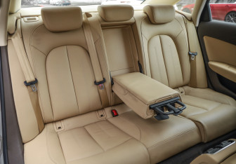 Подержанный автомобиль Audi A6 Sedan 2012 года (27 фото)