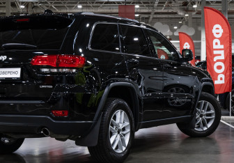 Подержанный автомобиль Jeep Grand Cherokee 2019 года (6 фото)