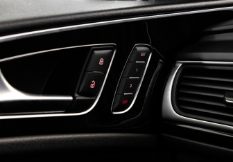 Подержанный автомобиль Audi A6 allroad 2013 года (17 фото)