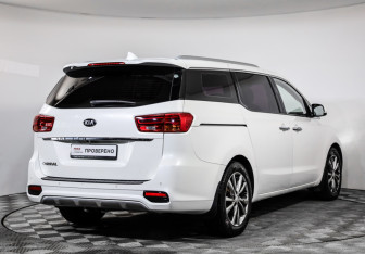 Подержанный автомобиль Kia Carnival 2018 года (5 фото)