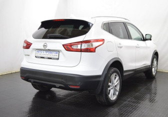 Подержанный автомобиль Nissan Qashqai 2017 года (5 фото)