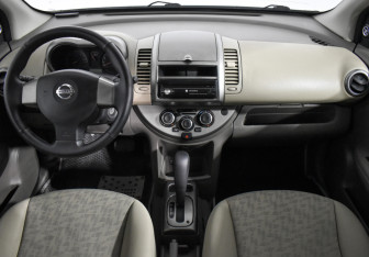 Подержанный автомобиль Nissan Note 2006 года (13 фото)