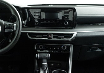 Подержанный автомобиль Kia K5 2020 года (14 фото)