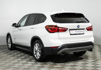 Подержанный автомобиль BMW X1 2015 года (7 фото)