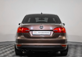 Подержанный автомобиль Volkswagen Jetta Sedan 2014 года (5 фото)