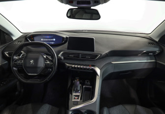 Подержанный автомобиль Peugeot 3008 2019 года (9 фото)