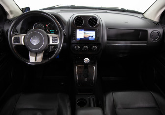 Подержанный автомобиль Jeep Compass 2012 года (9 фото)
