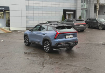 Подержанный автомобиль Geely Atlas 2024 года (6 фото)