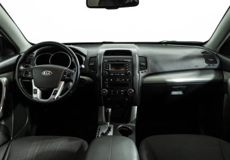 Подержанный автомобиль Kia Sorento 2012 года (13 фото)