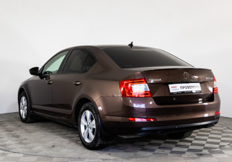 Подержанный автомобиль Skoda Octavia Liftback 2016 года (7 фото)