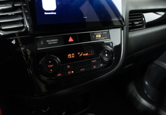 Подержанный автомобиль Mitsubishi Outlander 2019 года (15 фото)