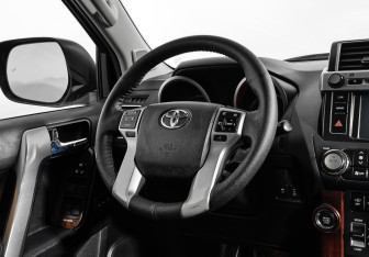 Подержанный автомобиль Toyota Land Cruiser Prado 2015 года (17 фото)
