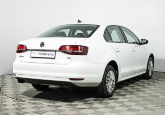 Подержанный автомобиль Volkswagen Jetta Sedan 2017 года (5 фото)