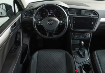 Подержанный автомобиль Volkswagen Tiguan 2019 года (10 фото)