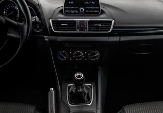 Подержанный автомобиль Mazda 3 Sedan 2013 года (12 фото)