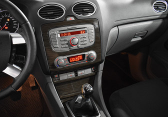 Подержанный автомобиль Ford Focus Sedan 2008 года (17 фото)