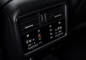 Подержанный автомобиль Porsche Cayenne 2019 года (22 фото)