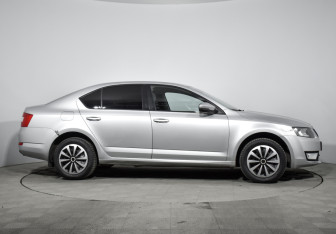 Подержанный автомобиль Skoda Octavia Liftback 2016 года (4 фото)