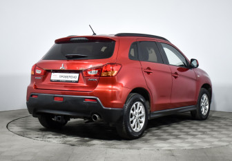 Подержанный автомобиль Mitsubishi ASX 2011 года (5 фото)