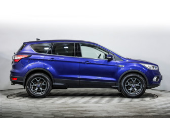 Подержанный автомобиль Ford Kuga 2017 года (4 фото)