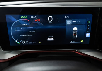 Подержанный автомобиль Geely Coolray 2023 года (12 фото)