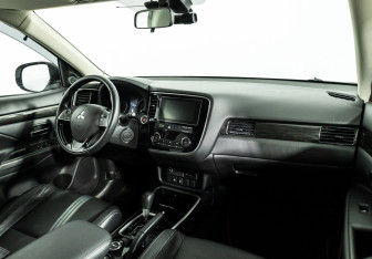 Подержанный автомобиль Mitsubishi Outlander 2018 года (9 фото)