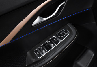 Подержанный автомобиль Omoda C5 2023 года (10 фото)