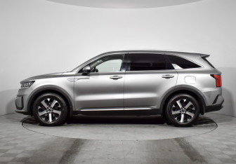 Подержанный автомобиль Kia Sorento 2022 года (8 фото)