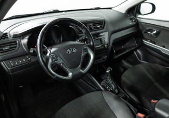 Подержанный автомобиль Kia Rio Hatchback 2017 года (11 фото)