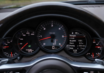 Подержанный автомобиль Porsche Cayenne 2016 года (13 фото)